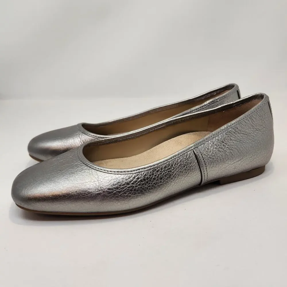 Vionic Orinda 2 Silver Pebbled Leather Flats Women Size 7 Slip On Comfort Shoes
